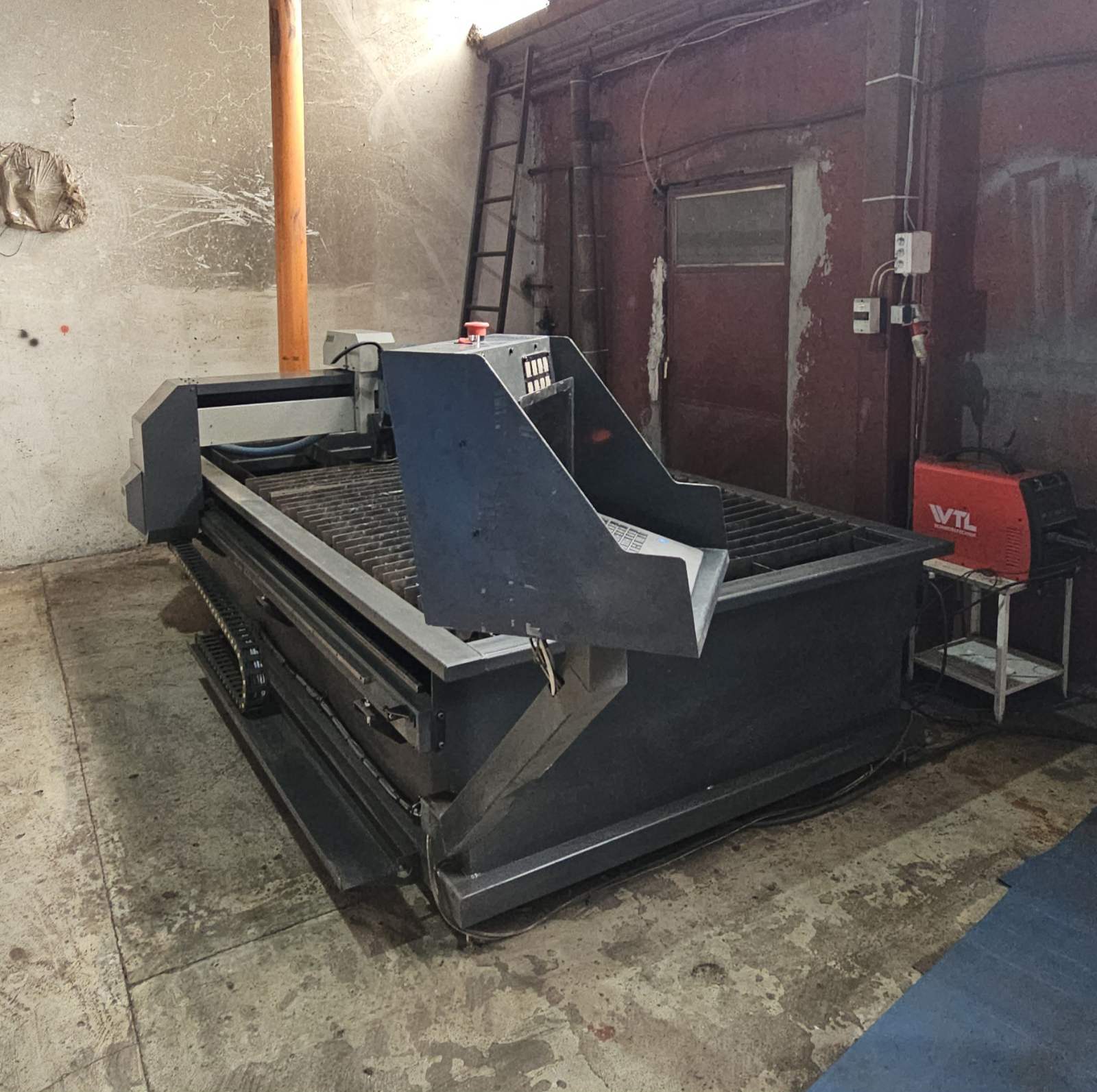 Cnc plazma sa hiper glavom+sistem odimljavanje+izvod za ruter